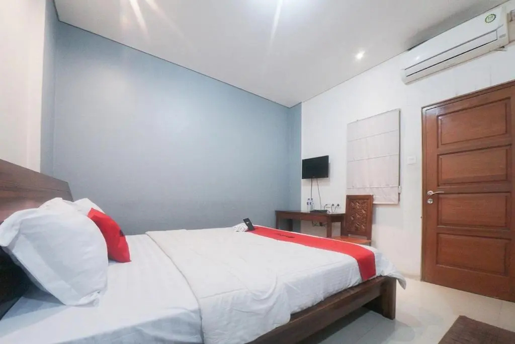 Foto - RedDoorz Plus near Green Pramuka Square Mall