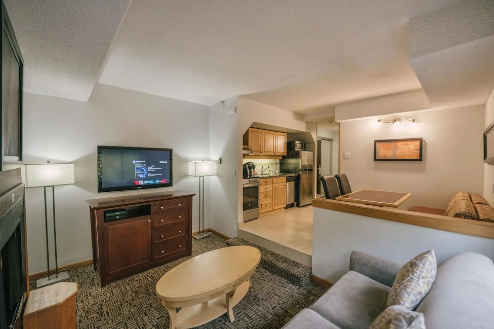 Photo - Mountain Side Hotel Whistler by Executive