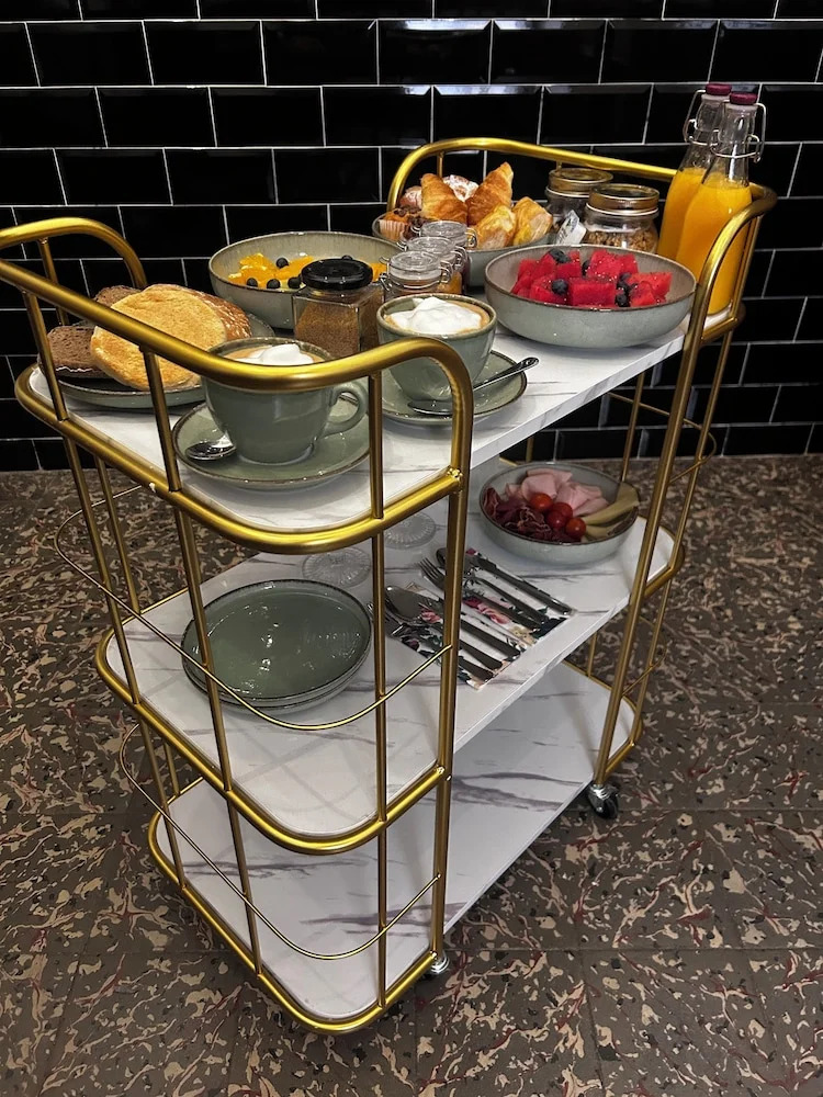 Photo - Dog Admiral - Urban Guest House