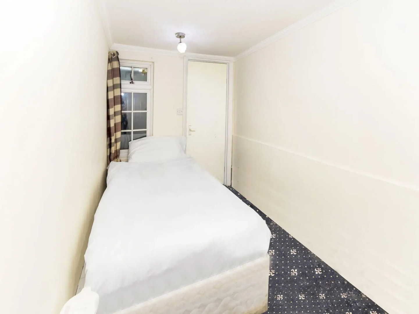 Photo - Old Oak Tree Inn