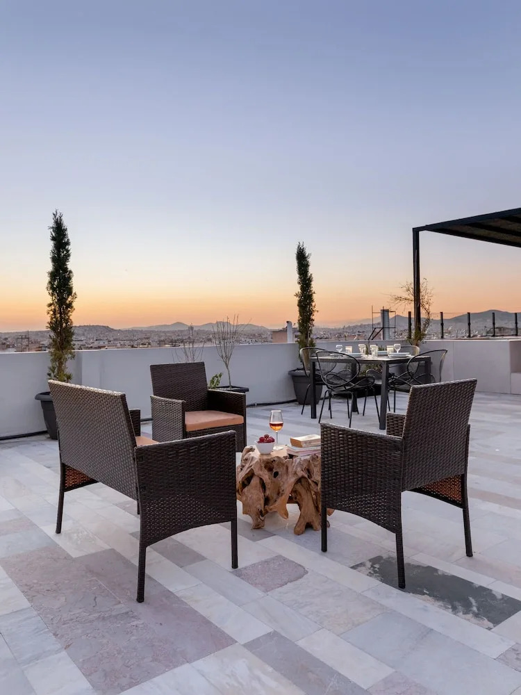 Photo - Thisean Modern Suites By Athens Stay