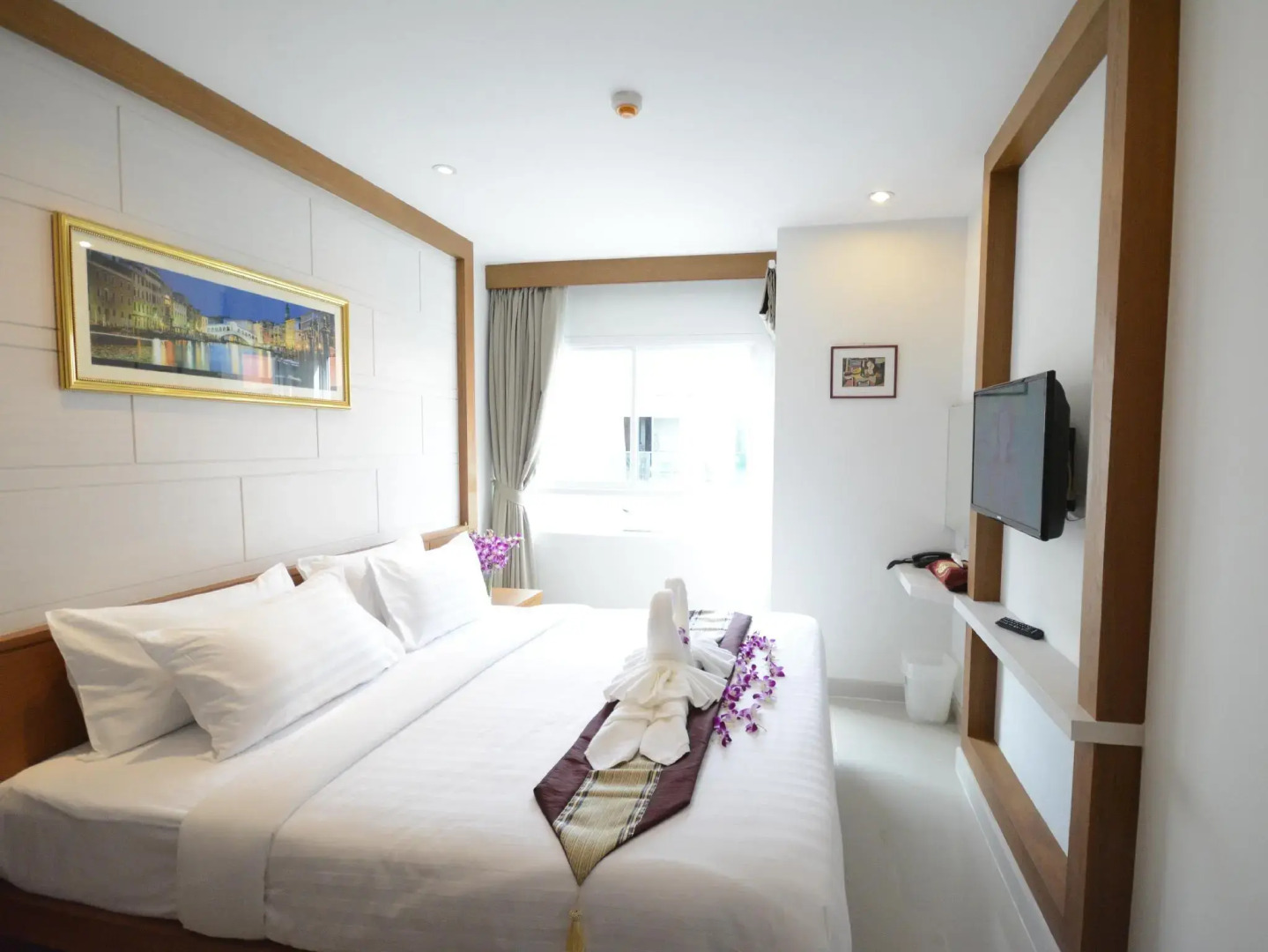 Photo - The Patong Center Hotel