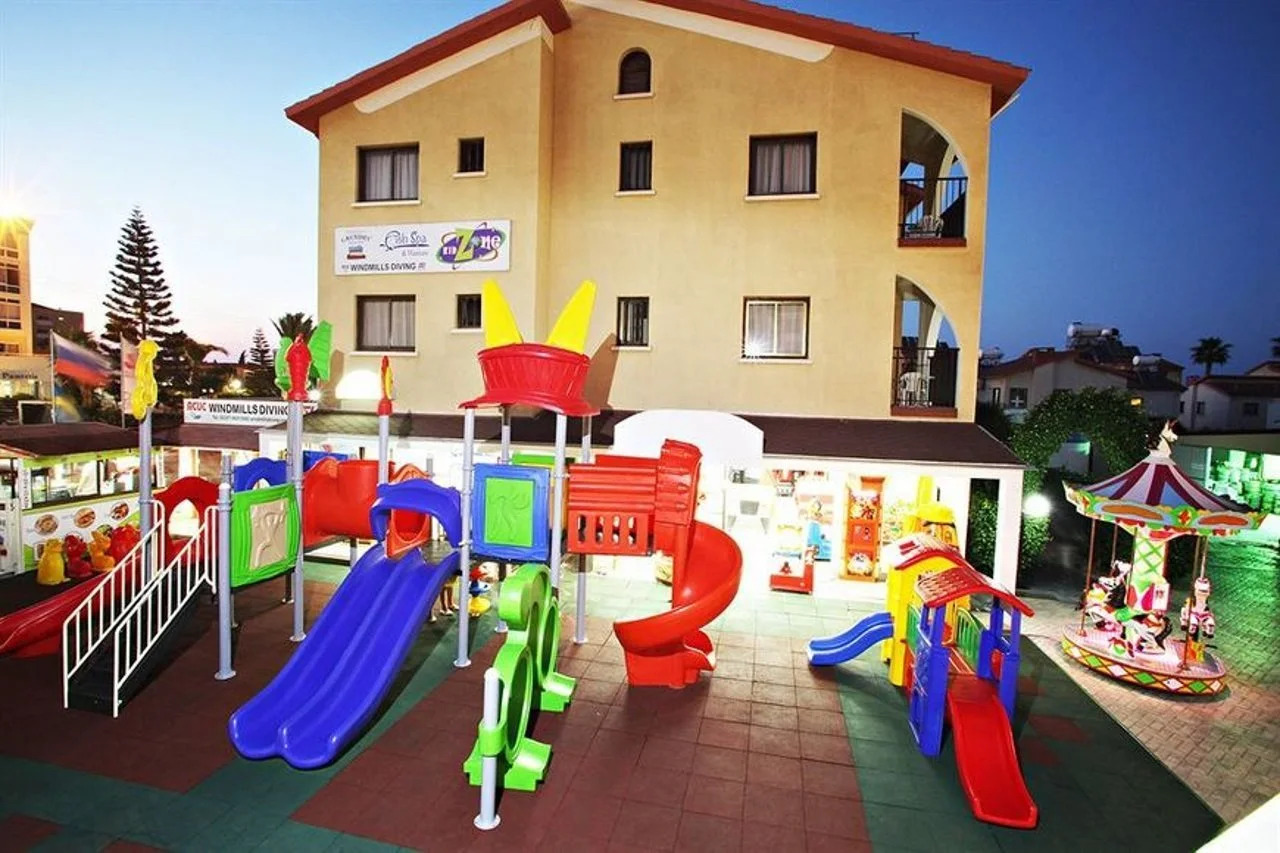 Photo - Windmills Hotel Apartments