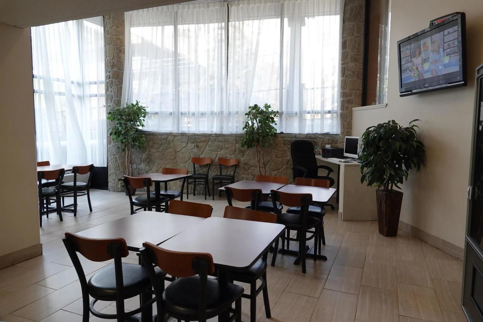 Photo - SureStay Plus Hotel by Best Western Gatlinburg