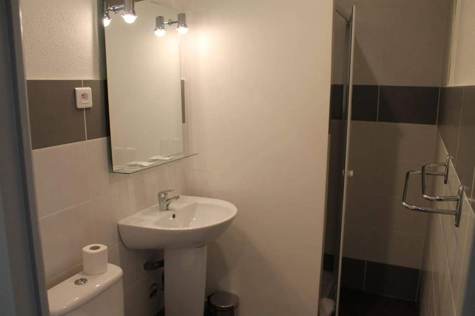 Foto - Hôtel de France, un hôtel AMMI