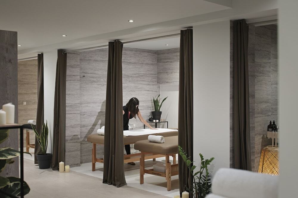 Photo - The Gem Society Hotel