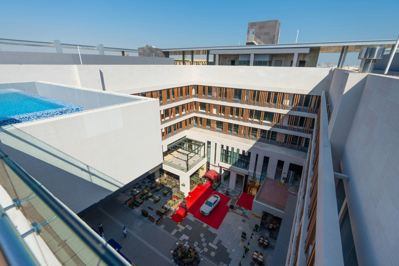 Photo - West Walk Retaj Hotel