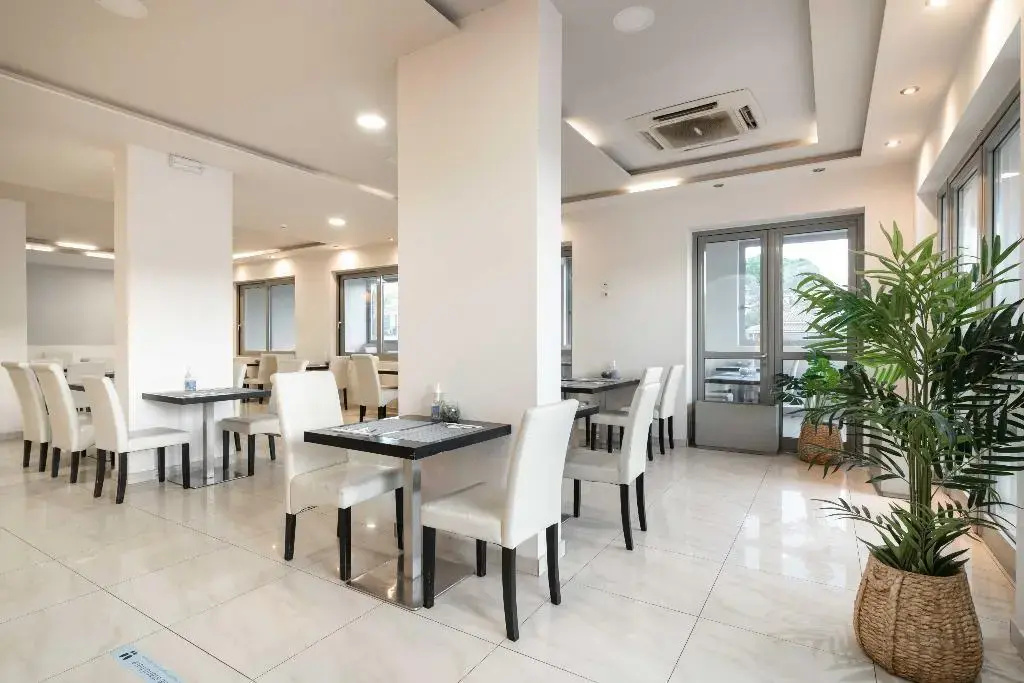 Photo - Karras Hotel