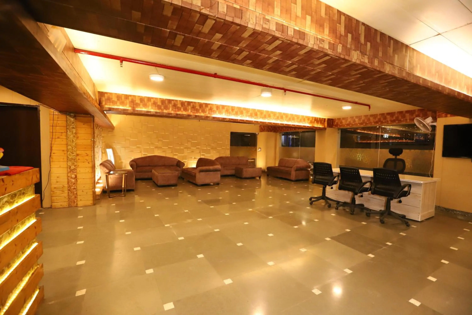 Foto - Hotel Palm Grand Naraina New Delhi - Couple Friendly Local IDs Accepted