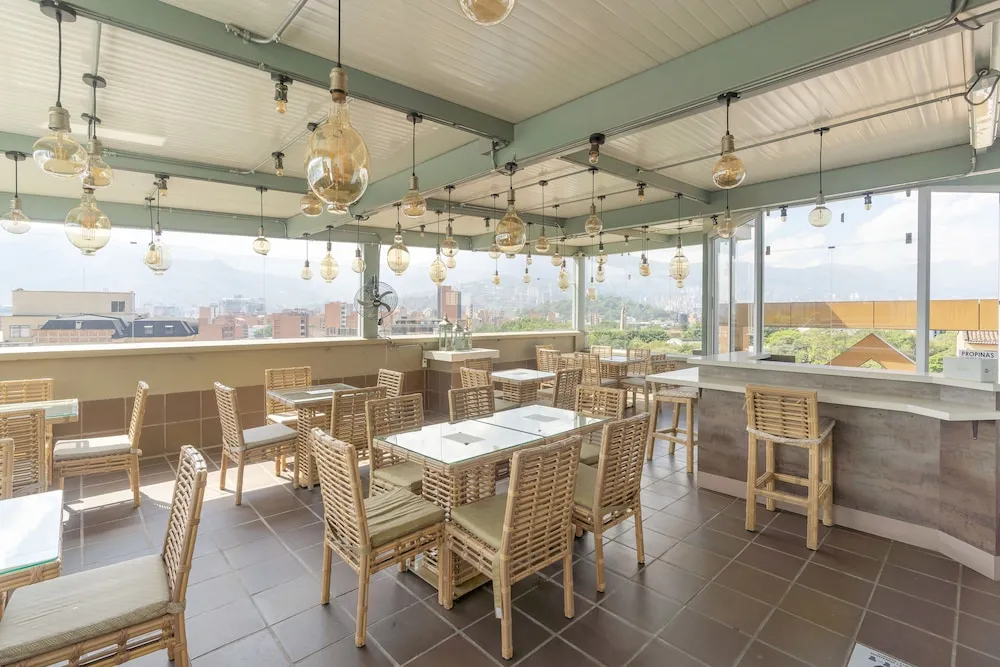 Photo - Seven Inn Hotel