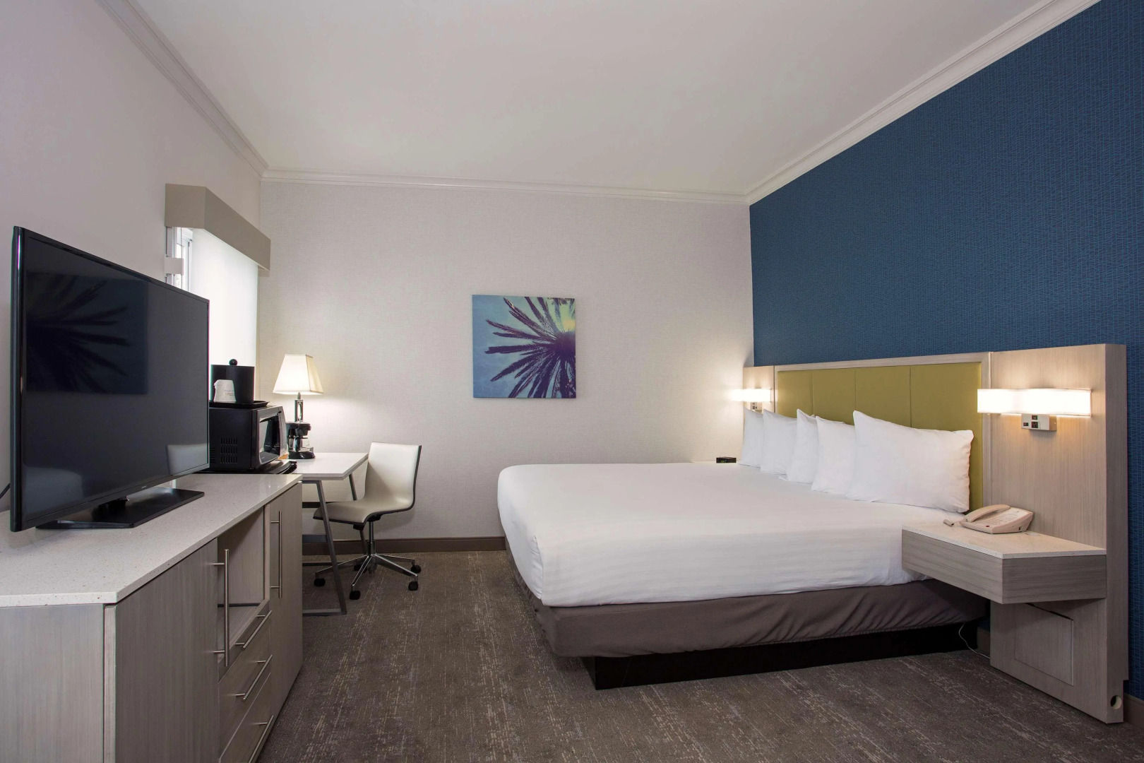Photo - SureStay Hotel by Best Western Santa Monica