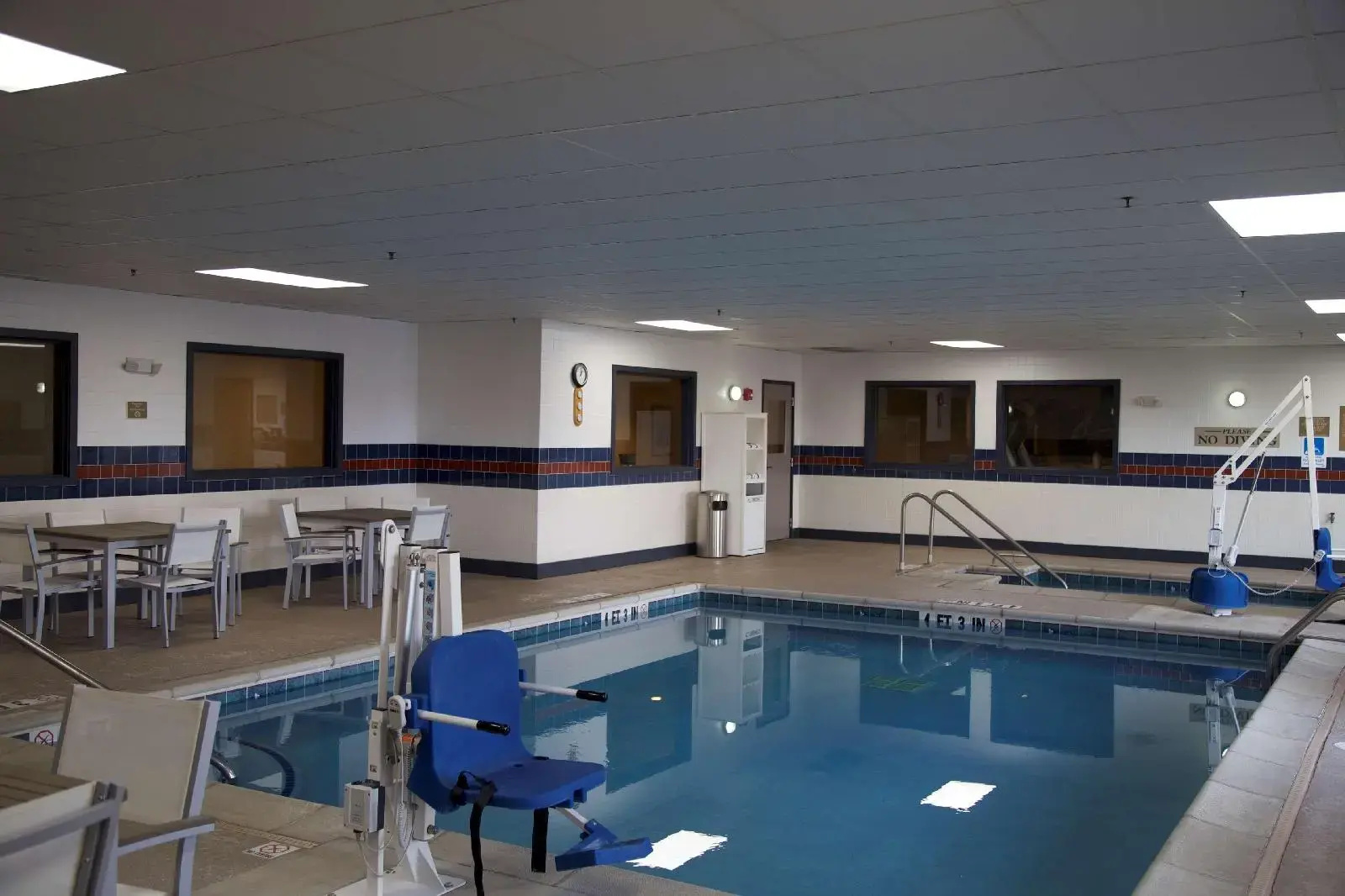 Photo - Country Inn & Suites by Radisson, Crystal Lake, IL
