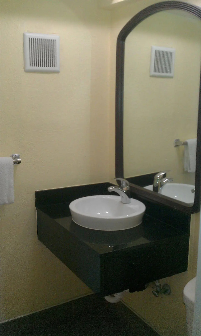 Photo - Value Inn Hollywood