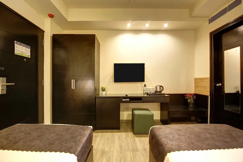 Photo - Saltstayz Select - Nehru Place & New Friends Colony