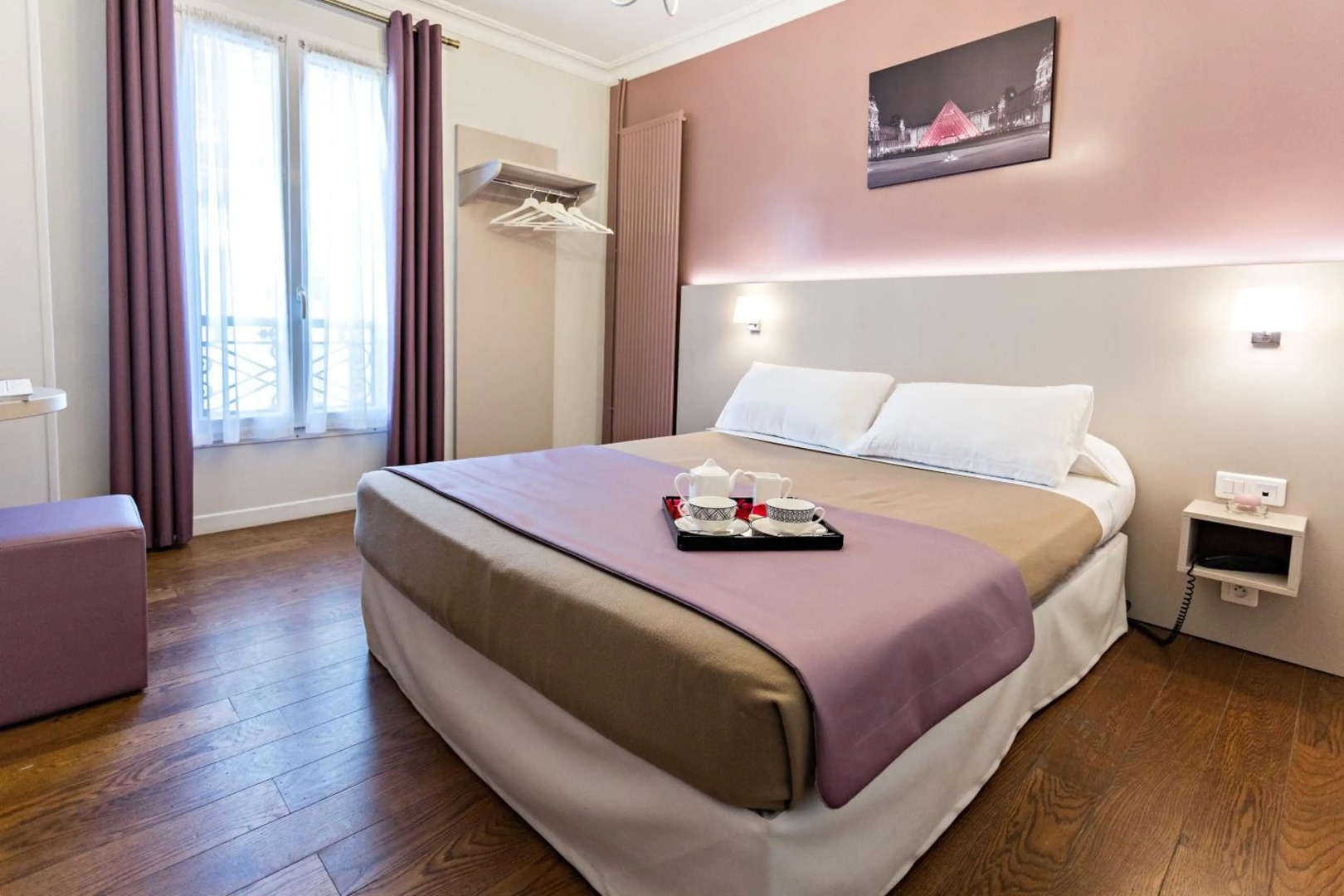 Photo - Modern Hotel