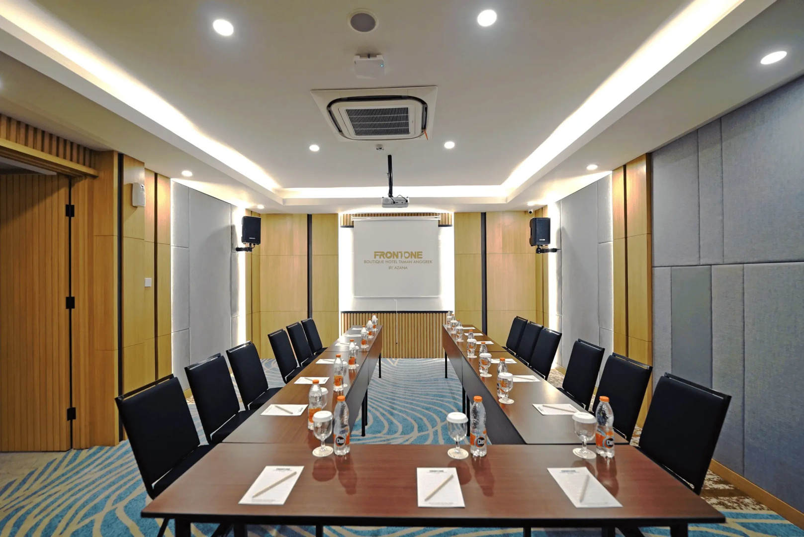 Foto - Front One Boutique Hotel Taman Anggrek