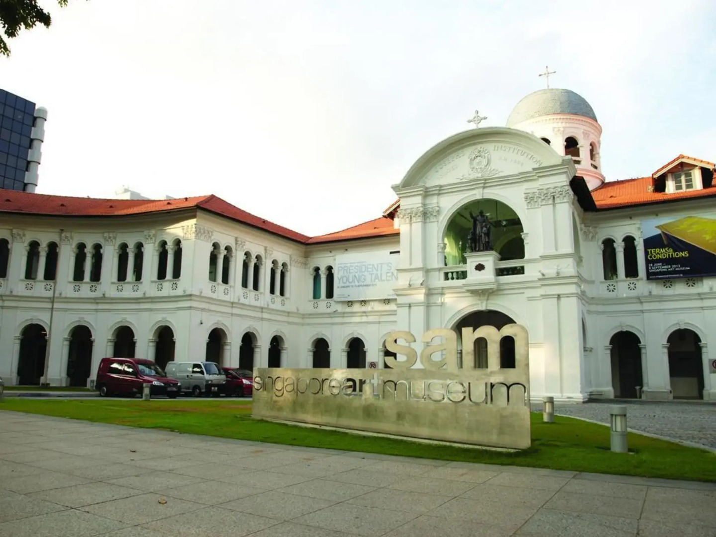 Photo - Village Hotel Albert Court by Far East Hospitality