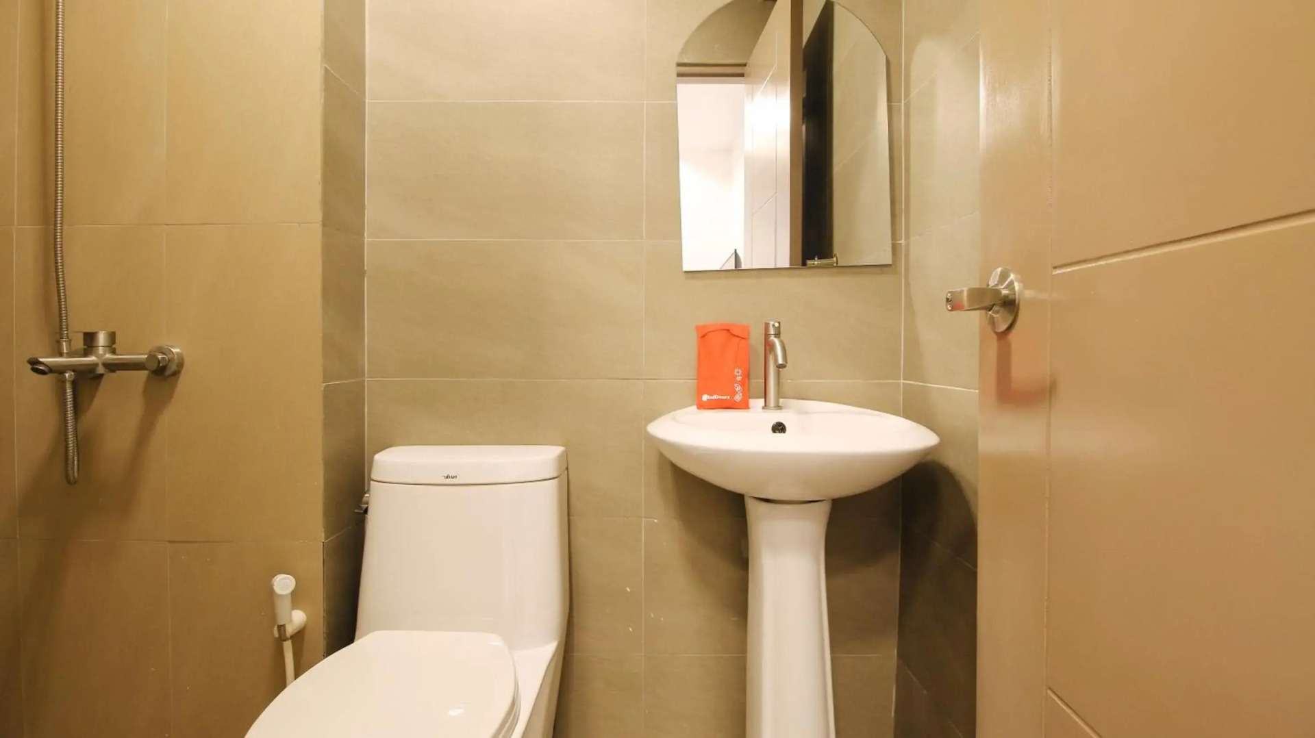 Photo - RedDoorz Plus @ San Marcelino Malate