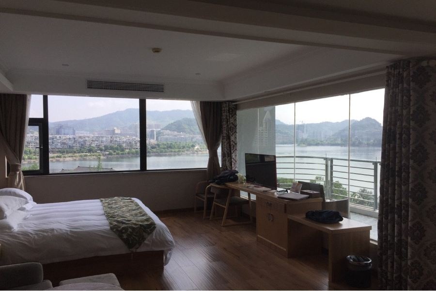 Yitu Lake View Hotel