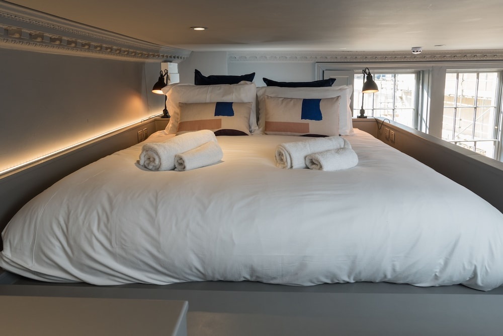 Photo - Hiding Space - Trim Street Apartments