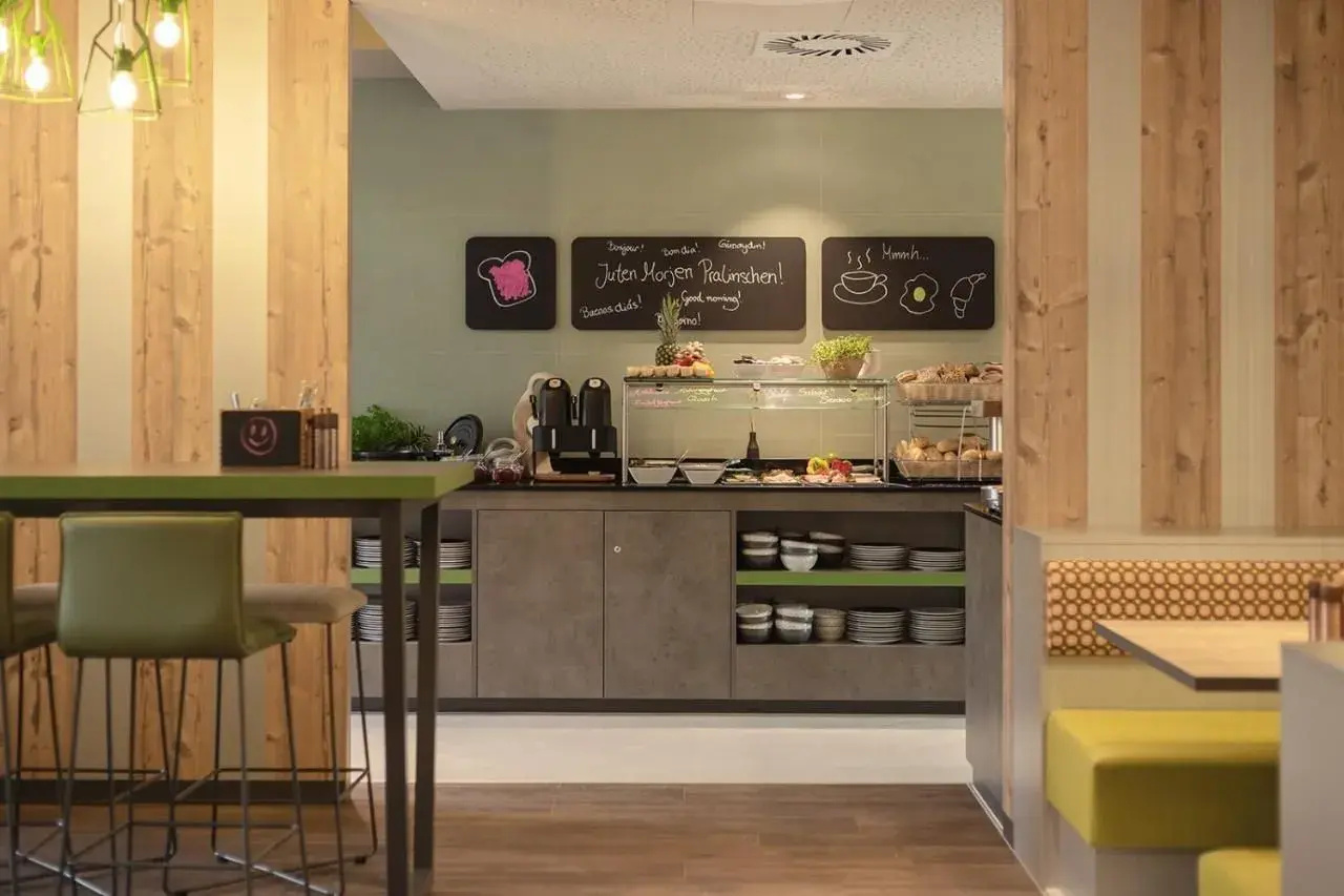 Photo - Holiday Inn – the niu, Mill Cologne Mülheim by IHG