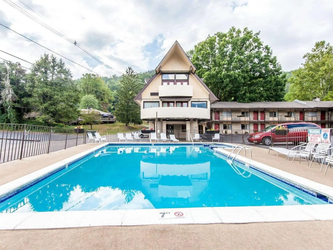 Foto - Econo Lodge Inn & Suites on the River