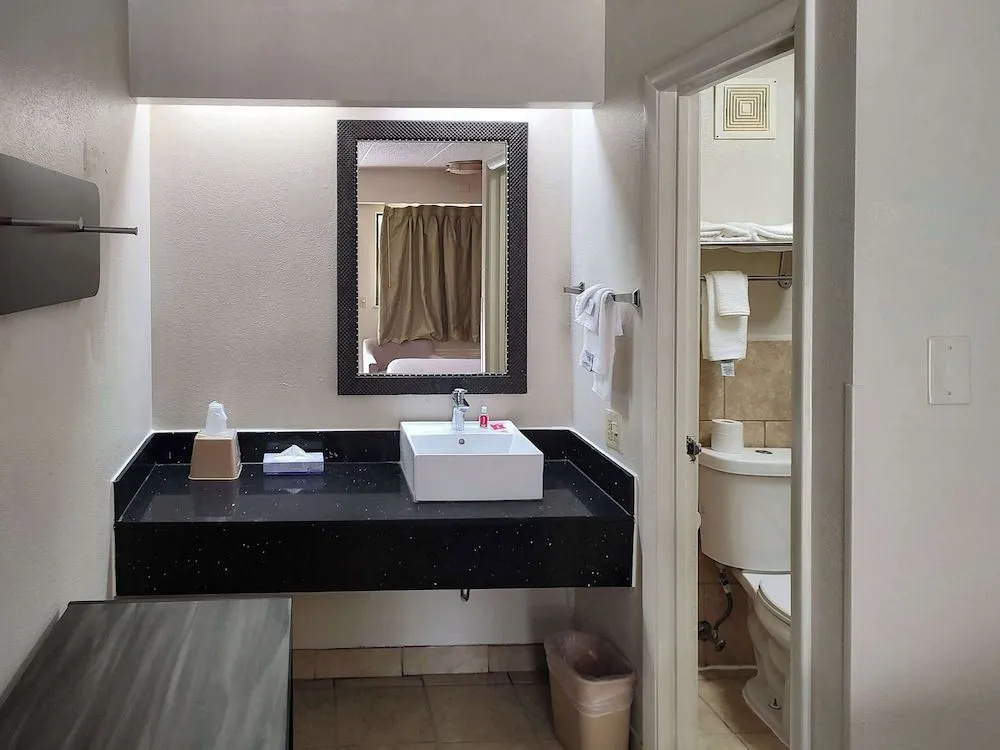 Photo - Econo Lodge Charlotte Airport