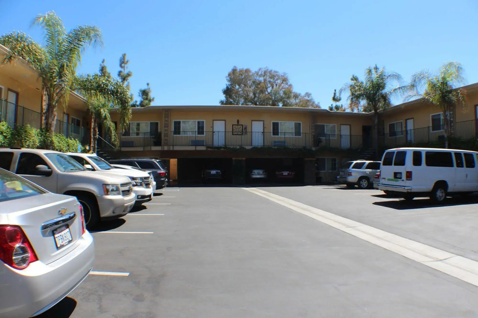 Photo - Anaheim Islander Inn and suites near Park and Convention center