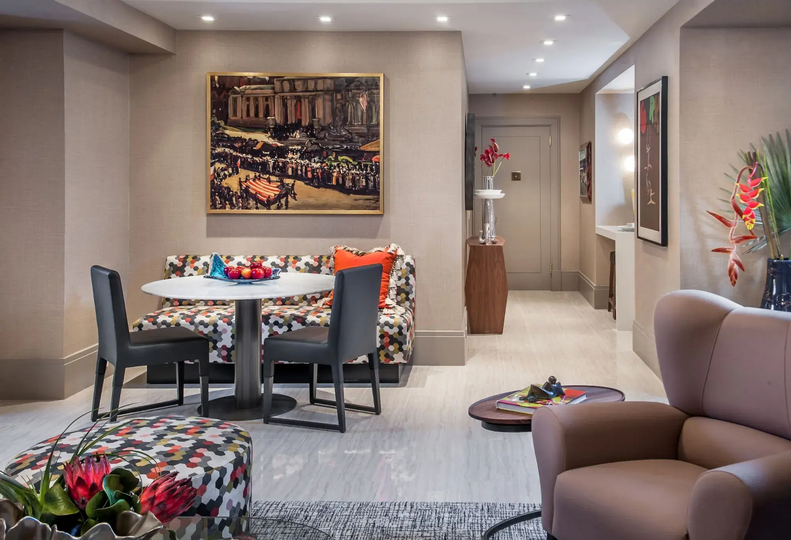 Photo - Lombardy Hotel