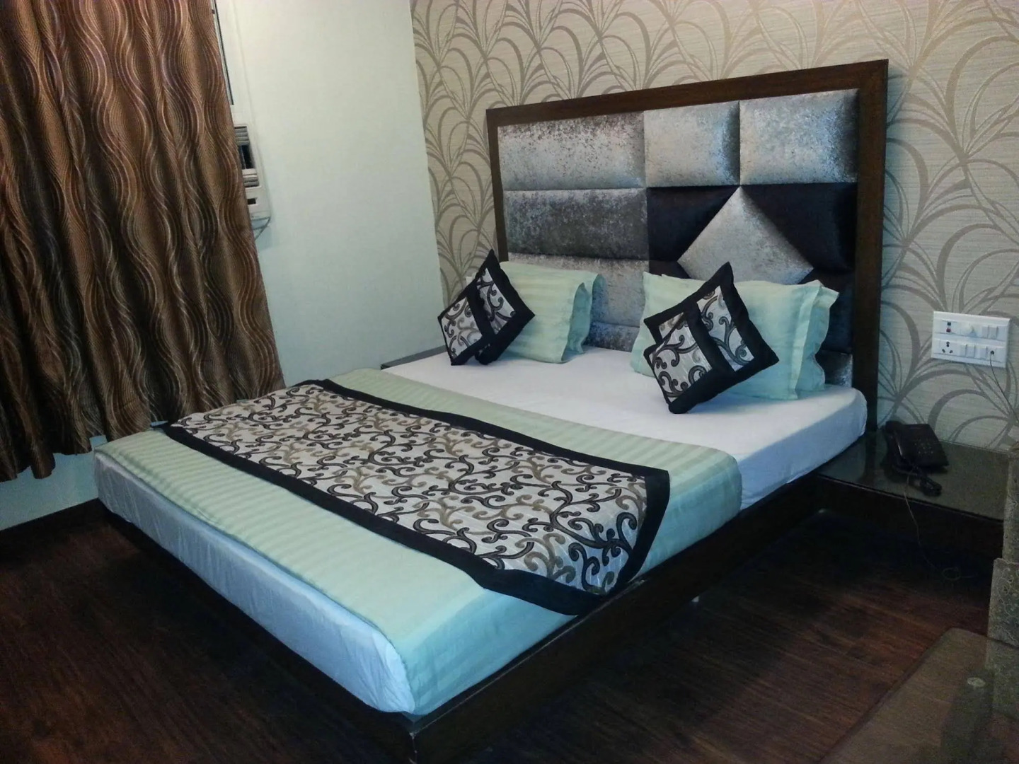 Photo - Hotel Vanson Villa, City Centre - With Free Airport & Train Station Pickup