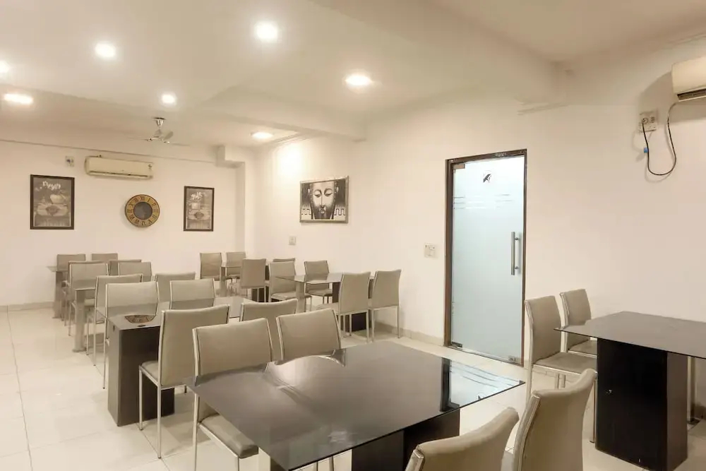 Photo - Hotel Emerald Suites & Banquet By Aura