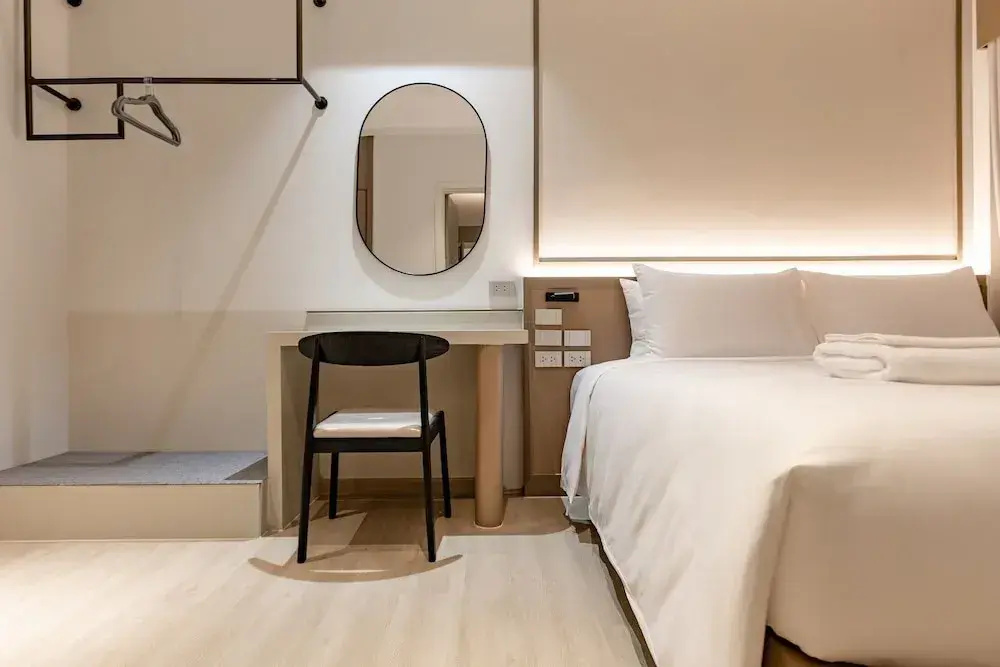 Photo - The Bentley Hotel