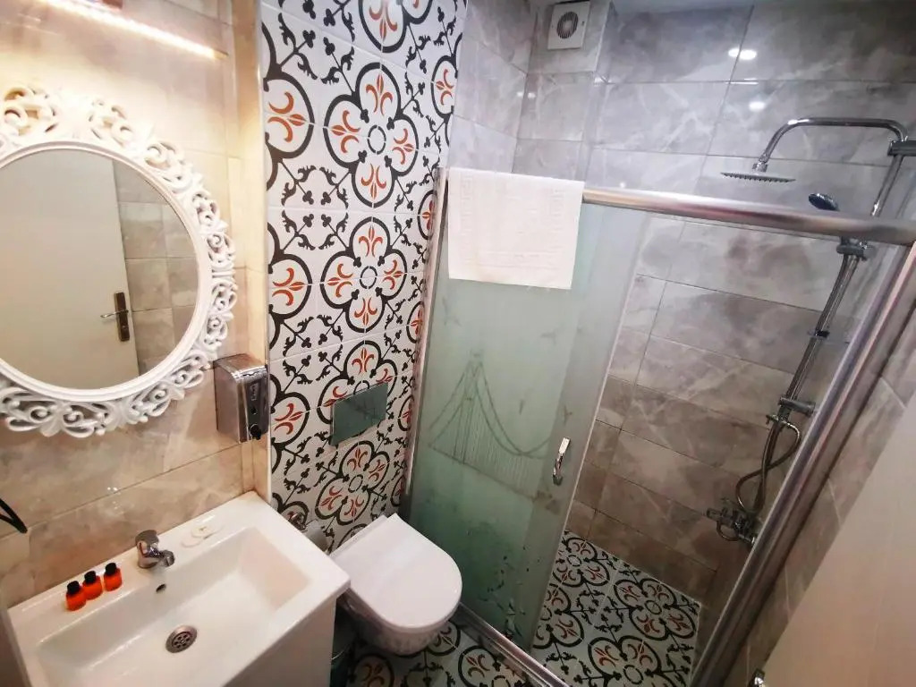 Photo - Hotel Broken Column