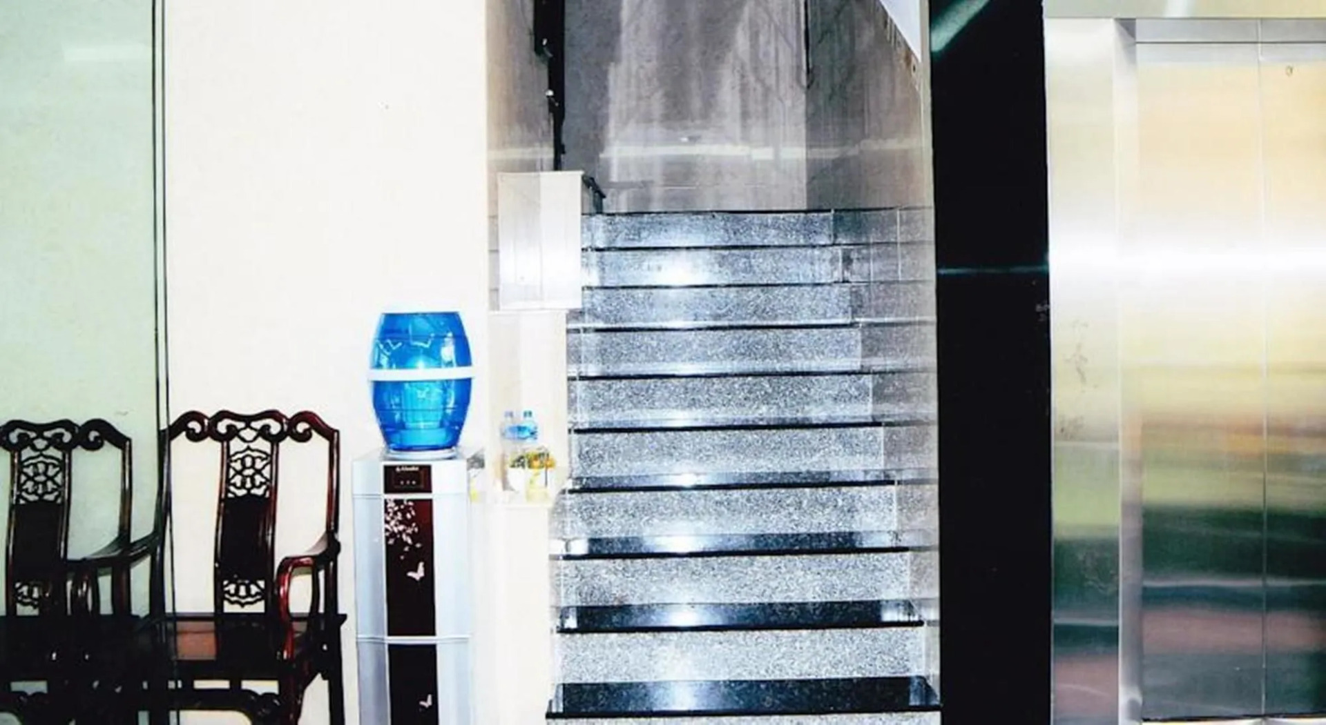 Photo - HOANG THANH THUY AIRPORT HOTEL 2 - Gần Ẩm Thực Đêm Chợ Hoàng Hoa Thám