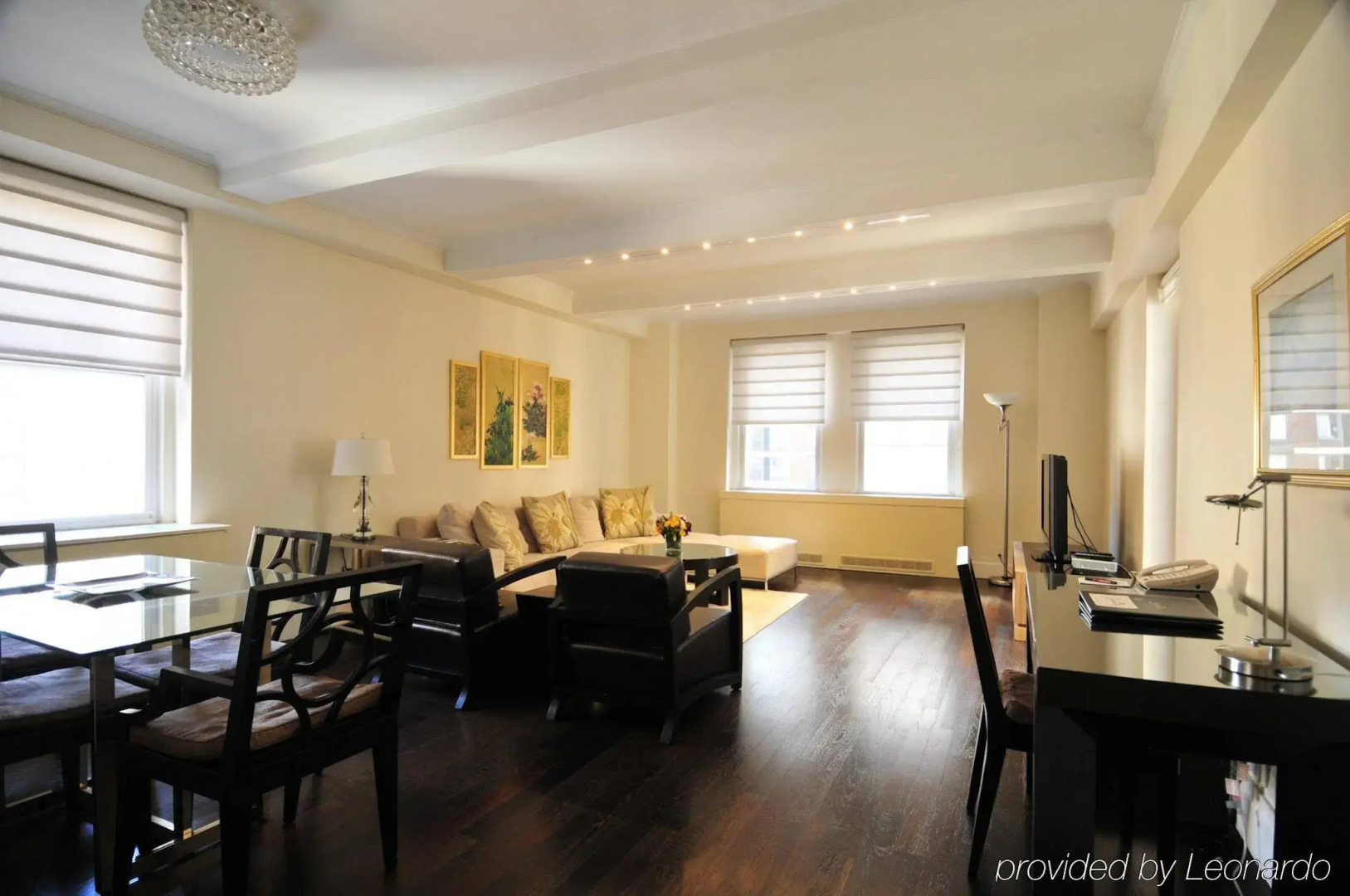 Photo - Lombardy Hotel