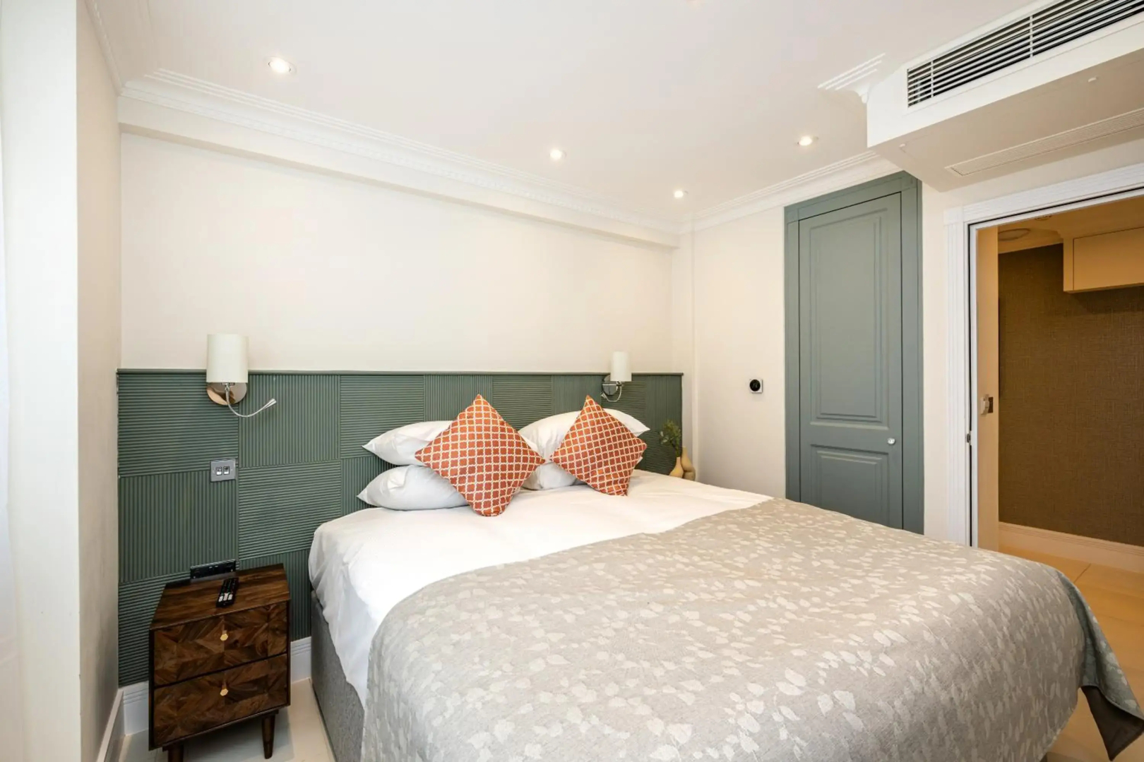 Photo - Fountain House Apartments - Hyde Park, London