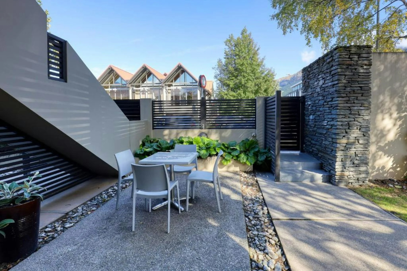Photo - Garden Court Suites And Apartments