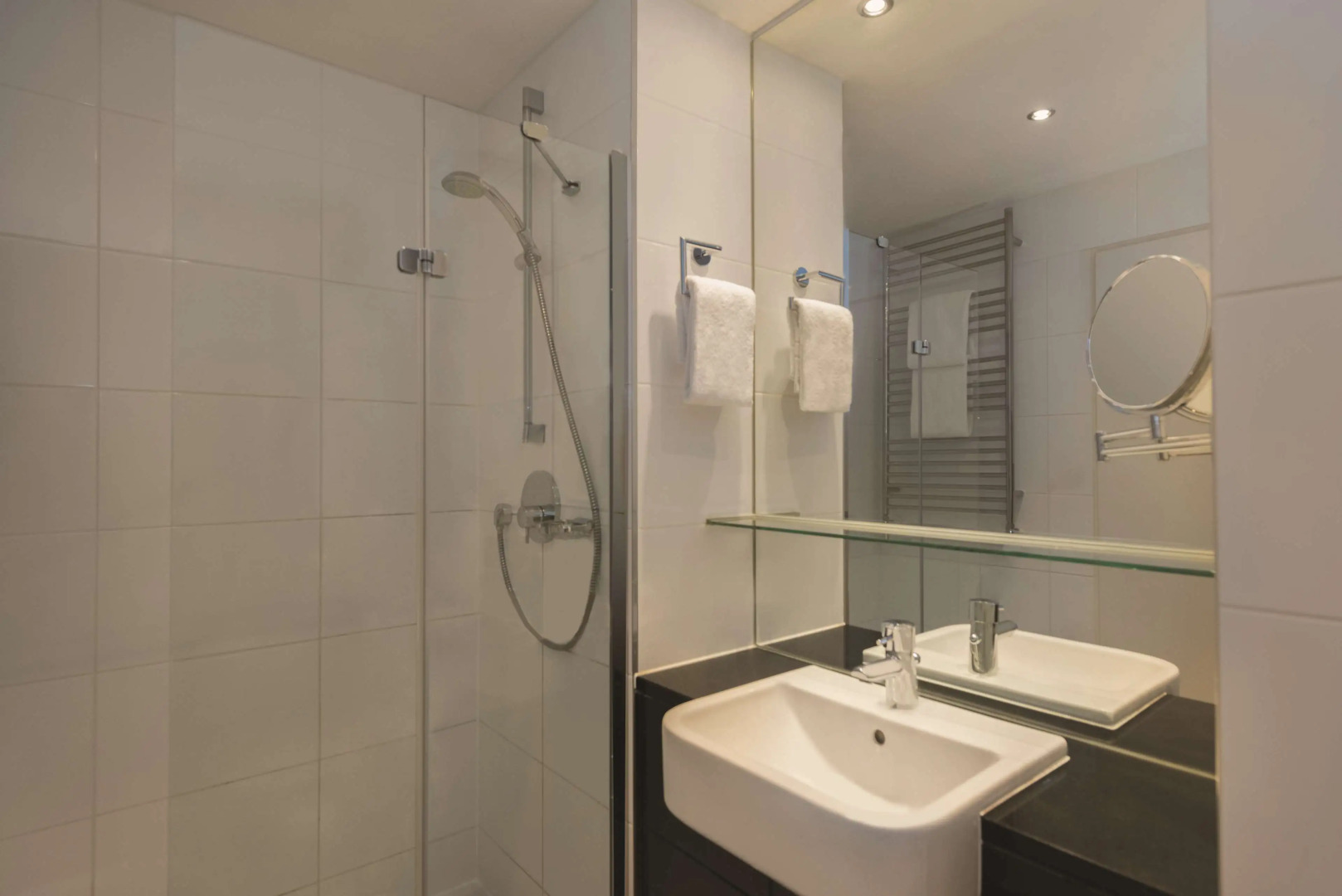 Photo - Adina Apartment Hotel Berlin Checkpoint Charlie