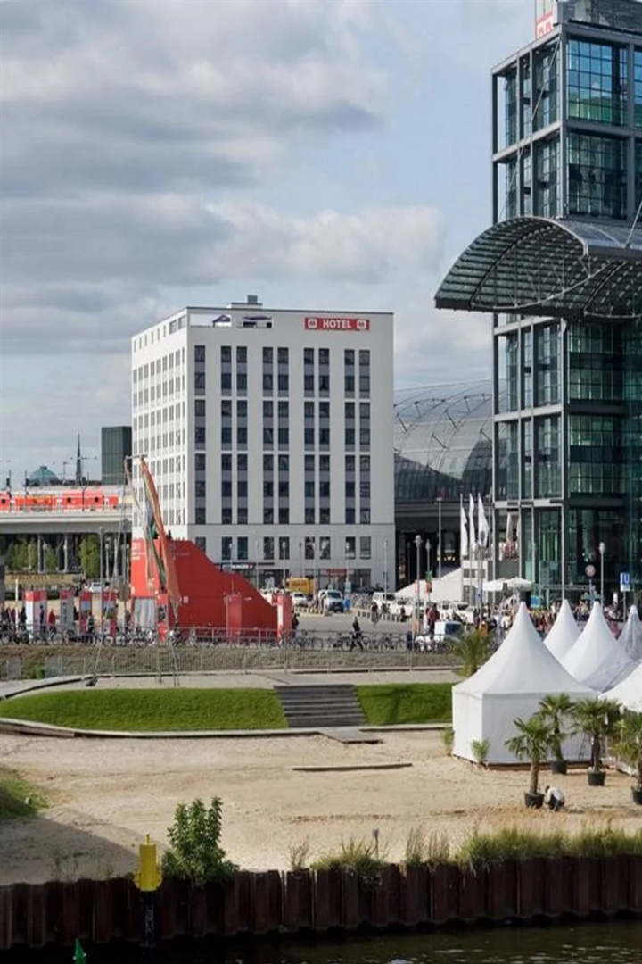 Photo - MEININGER Hotel Berlin Hauptbahnhof