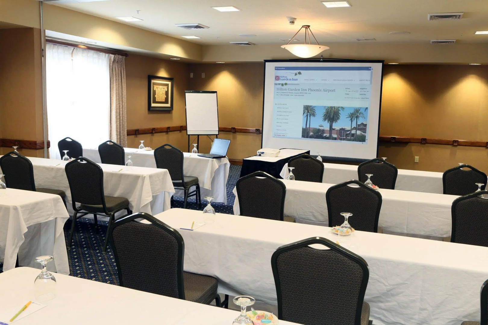 Photo - Hilton Garden Inn Phoenix Airport
