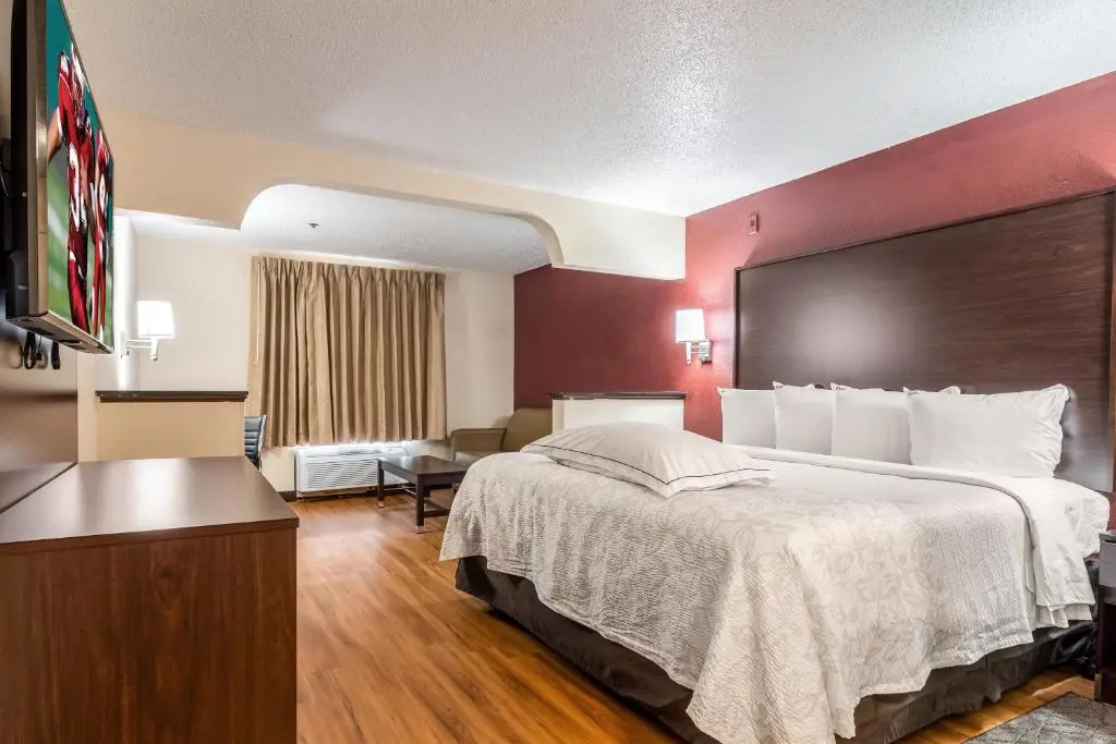 Photo - Red Roof PLUS+ & Suites Atlanta Airport South