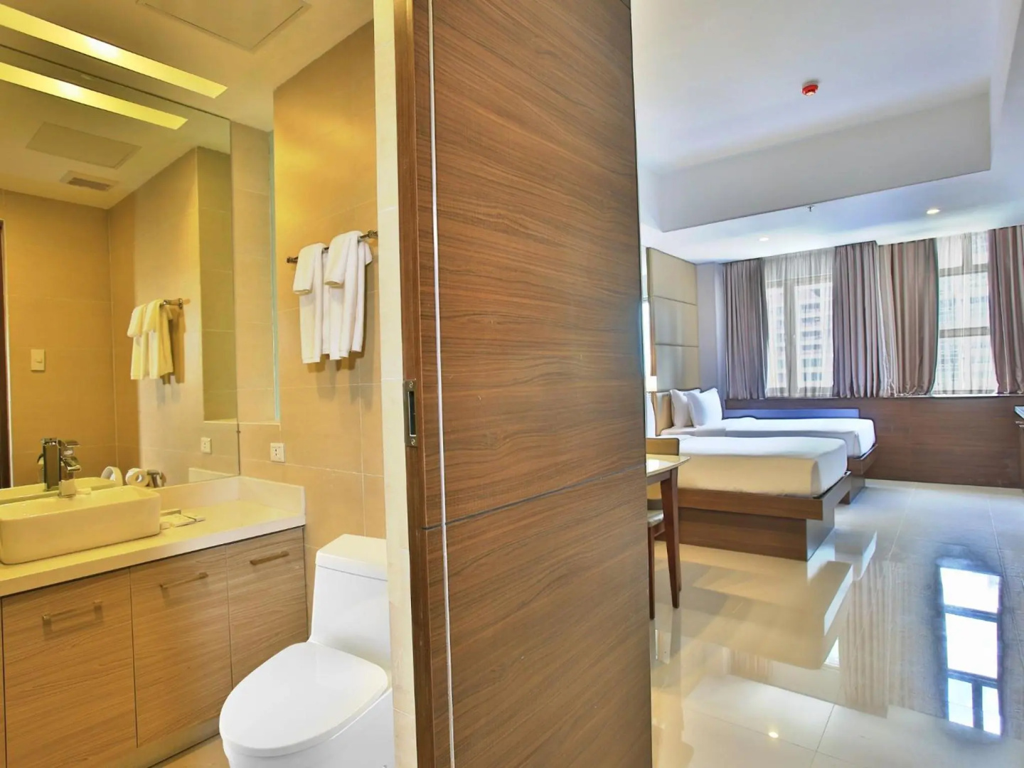 Foto - Valero Grand Suites by Swiss-Belhotel Makati