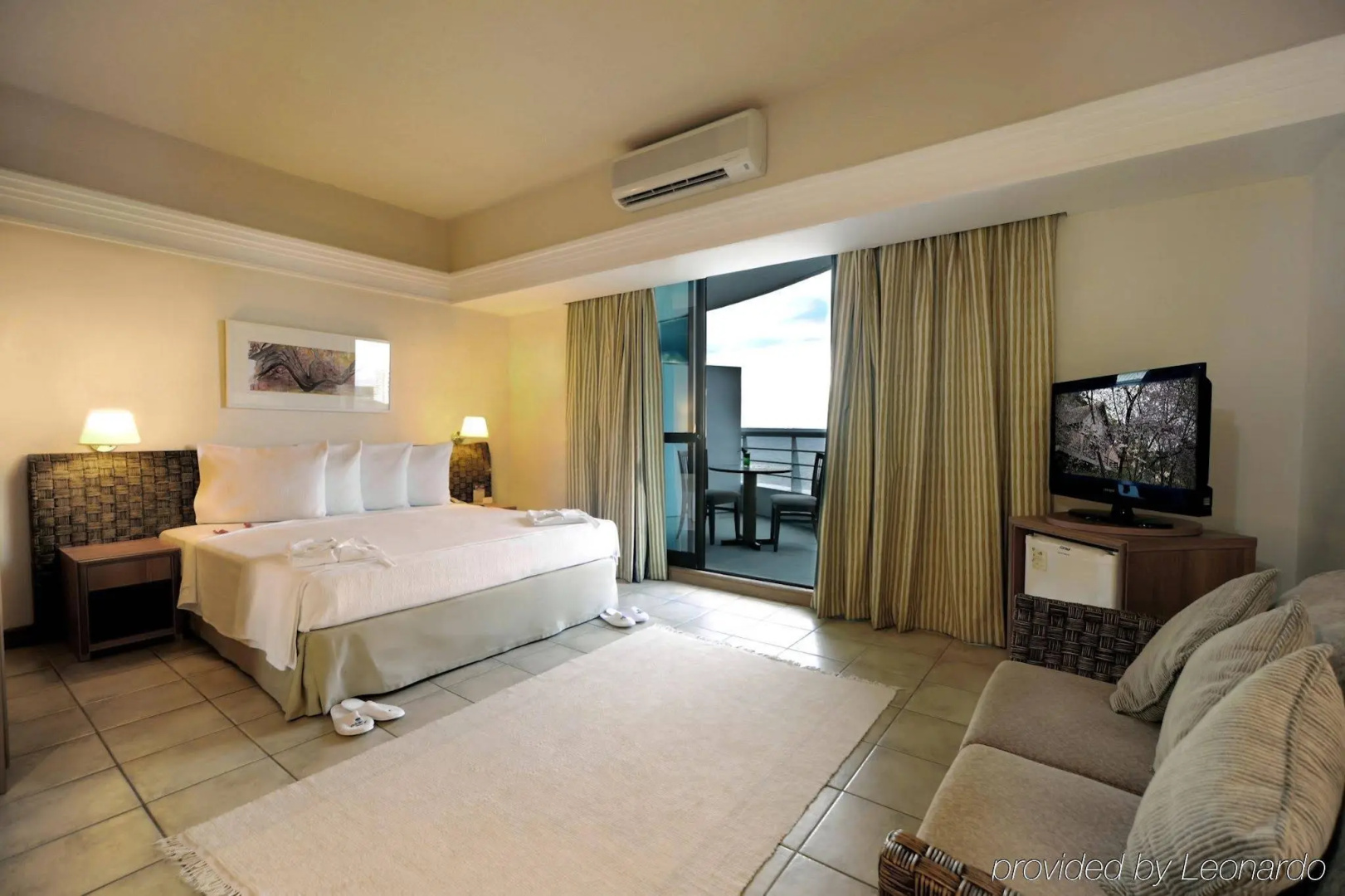 Photo - Tropical Executive Hotel