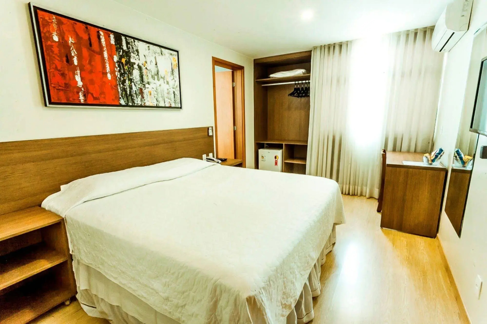 Photo - Vida Plaza Hotel
