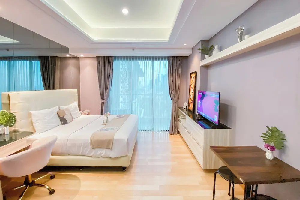Spacious Studio Apartment at Capitol Suites