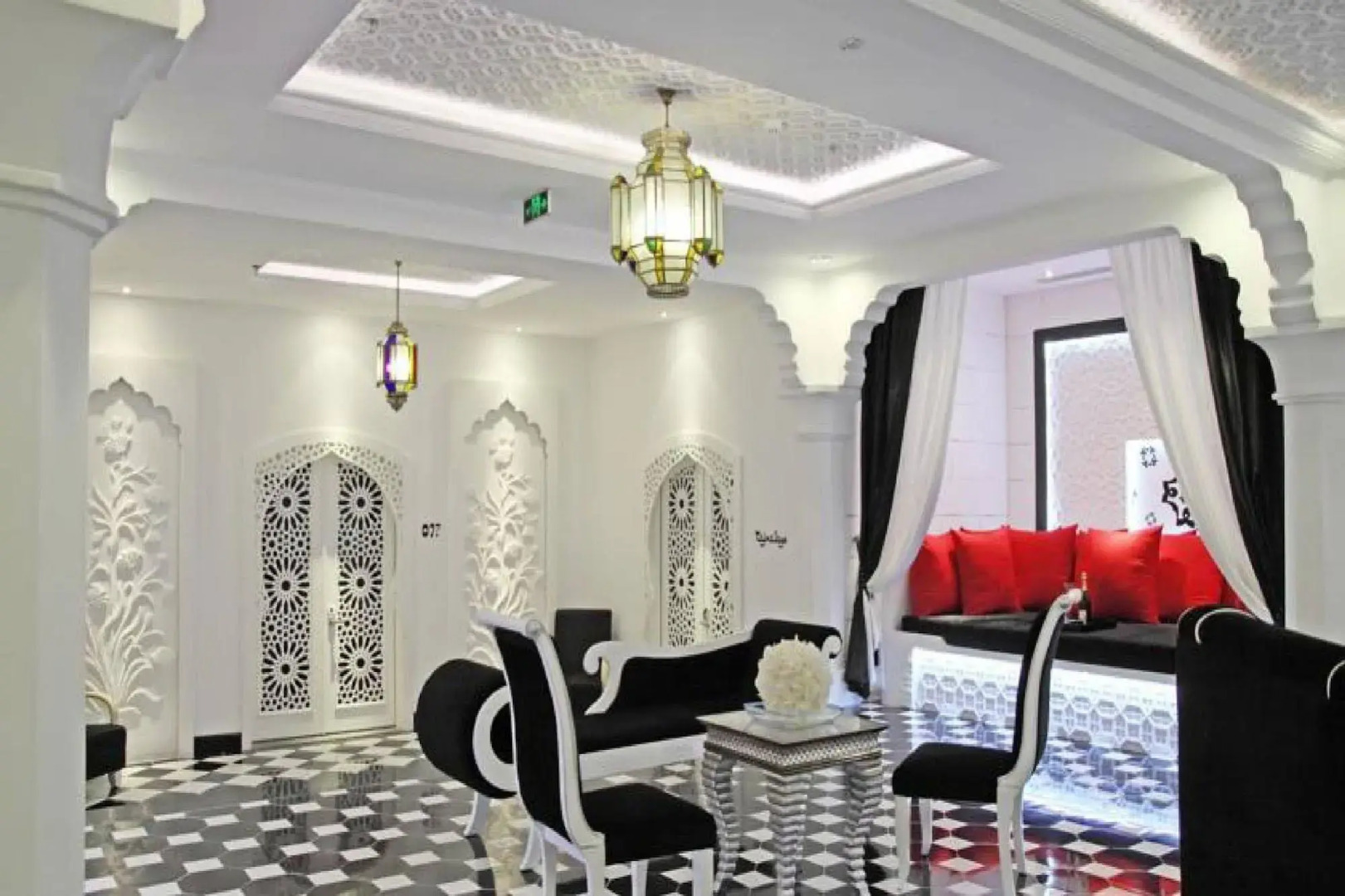 Photo - Chloe Gallery