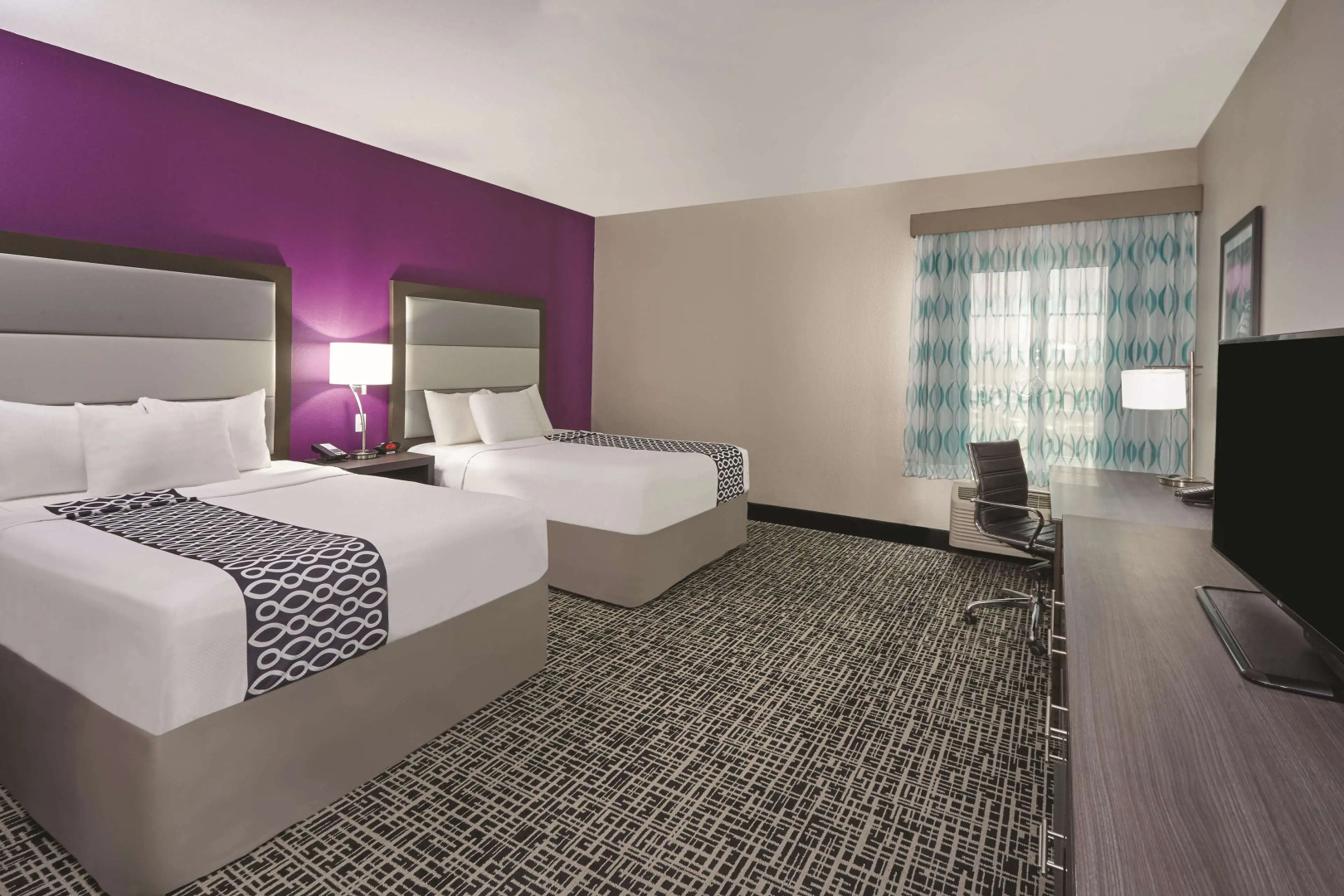 Photo - La Quinta Inn & Suites by Wyndham Springfield IL