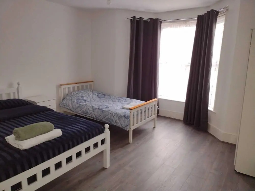 Photo - Rayan's Lodge Stratford London by OYO