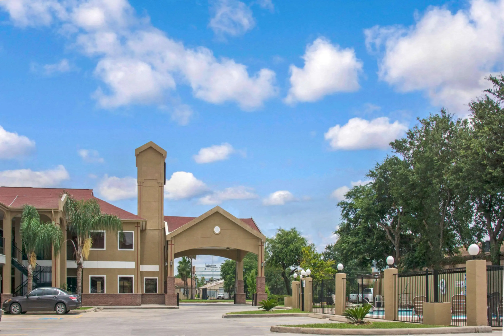 Photo - Super 8 by Wyndham Houston/Brookhollow NW