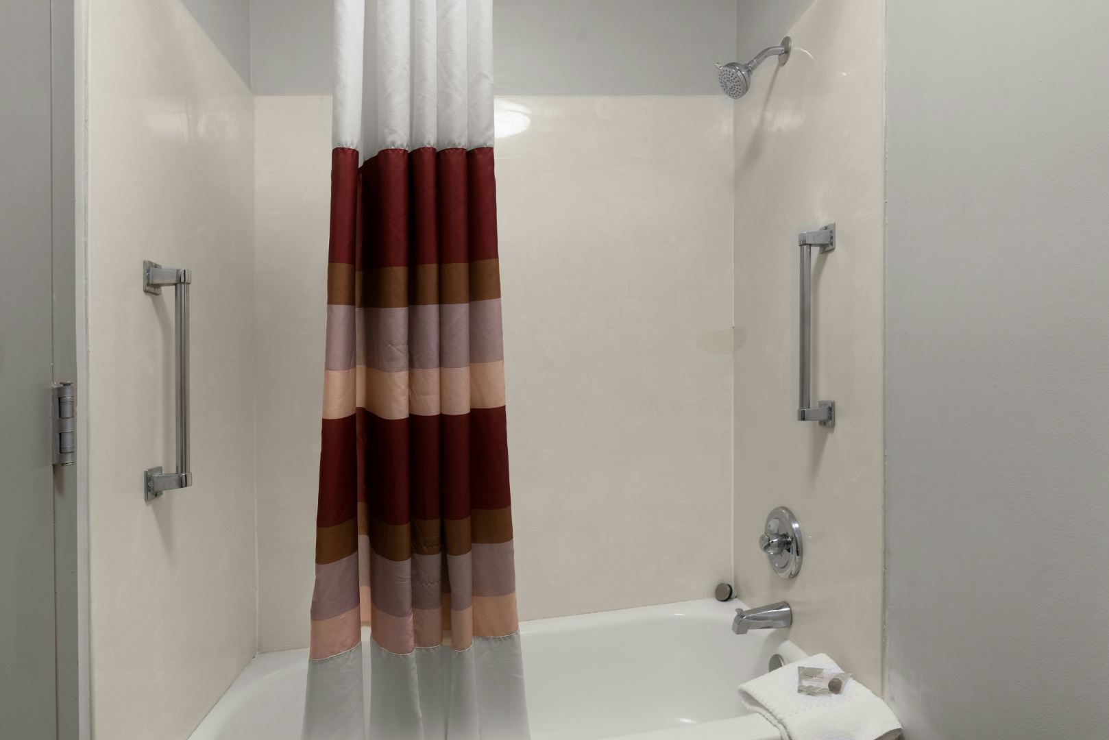 Photo - Red Roof Inn & Suites Savannah Airport